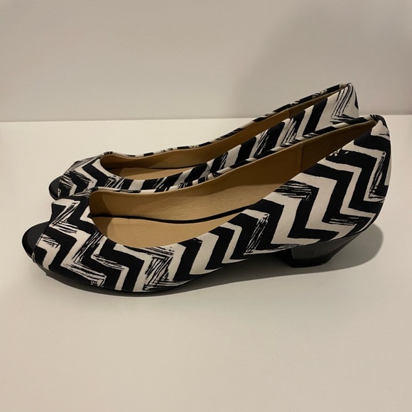CL By Laundry Heels Size 8 black & white - Picture 2 of 12